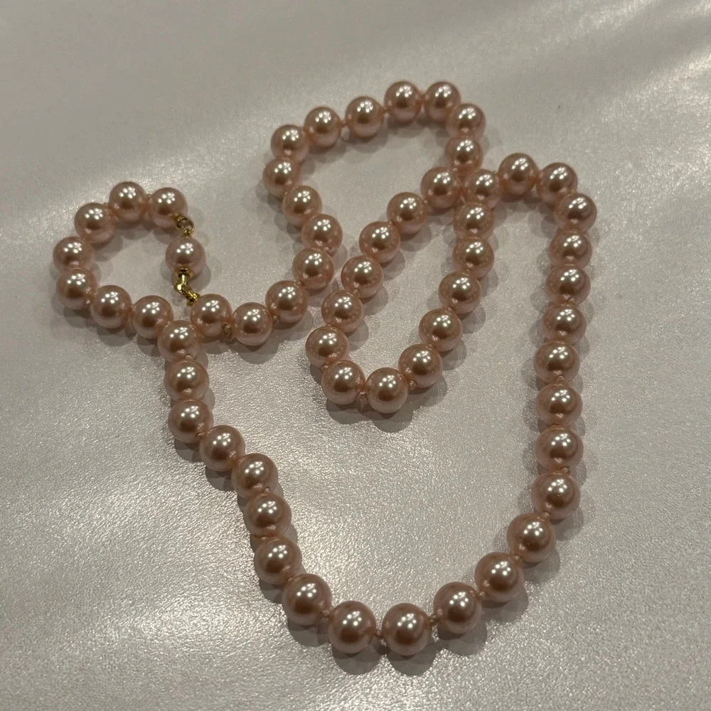 Elegant Pink Faux Pearl Necklace Gold Tone‎ Clasp Classic Style